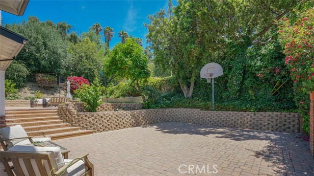 Detail Gallery Image 49 of 57 For 22914 Gershwin Dr, Woodland Hills,  CA 91364 - 5 Beds | 4/1 Baths