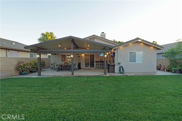 328 Manzanita Court, Ontario CA: https://media.crmls.org/medias/d33b75e4-7ff5-4cc9-97fb-92282b30717a.jpg