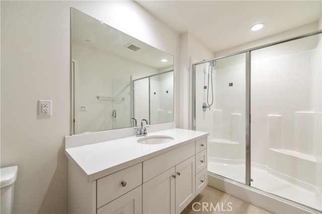 Detail Gallery Image 9 of 34 For 155 Frame, Irvine,  CA 92618 - 3 Beds | 3/1 Baths
