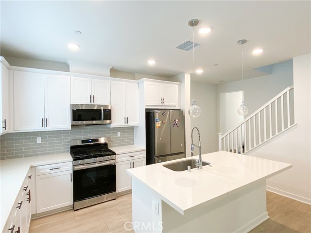 Detail Gallery Image 13 of 21 For 947 N Divino Privado #9,  Ontario,  CA 91764 - 3 Beds | 2/1 Baths