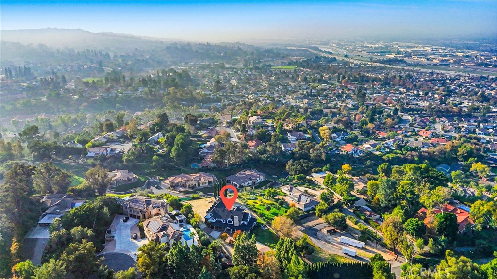 https://media.crmls.org/medias/d33c4173-c091-4be6-b773-307bea6e3140.jpg?preset=X-Large