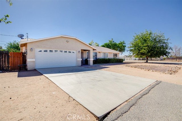 Detail Gallery Image 4 of 48 For 21789 Thunderbird Rd, Apple Valley,  CA 92307 - 3 Beds | 2 Baths