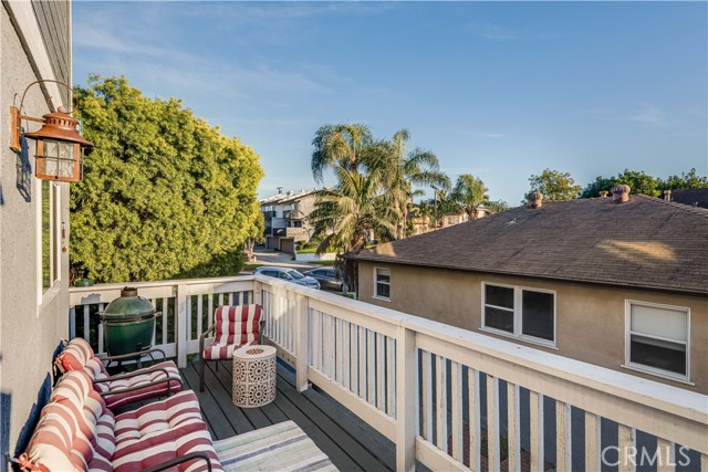 111 Broadway, Redondo Beach, California 90277, 2 Bedrooms Bedrooms, ,2 BathroomsBathrooms,Residential,Sold,Broadway,SB22004583