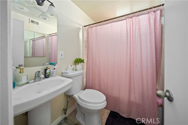 Detail Gallery Image 12 of 17 For 27416 Dewdrop Ave, Canyon Country,  CA 91351 - 4 Beds | 2 Baths