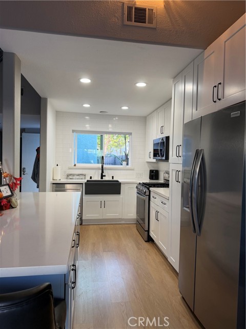 466 Broderick Way photo 7