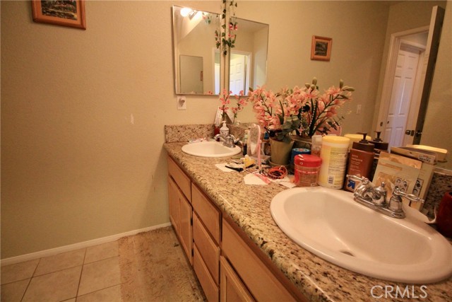 Detail Gallery Image 31 of 49 For 1227 Ayris Ave, Palmdale,  CA 93550 - 5 Beds | 2/1 Baths