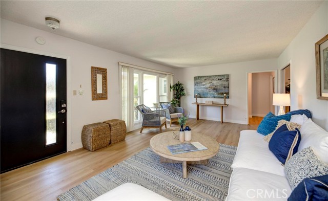 Detail Gallery Image 4 of 40 For 1311 Voorhees Ave, Manhattan Beach,  CA 90266 - 3 Beds | 2 Baths