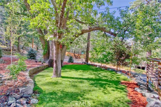 5475 Acorn Trail, Wrightwood CA: https://media.crmls.org/medias/d33eae88-730d-4785-a70b-65308980e06e.jpg