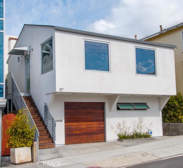 137 15th Street, Manhattan Beach, California 90266, 2 Bedrooms Bedrooms, ,Residential,Sold,15th,SB17136019