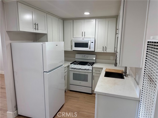 Detail Gallery Image 6 of 15 For 24831 La Cresta Dr #E,  Dana Point,  CA 92629 - 1 Beds | 1 Baths