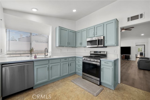 Detail Gallery Image 13 of 47 For 22942 Banyan, Saugus,  CA 91390 - 3 Beds | 2 Baths