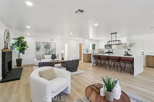 Detail Gallery Image 7 of 49 For 10007 Debra, Granada Hills,  CA 91343 - 4 Beds | 3 Baths