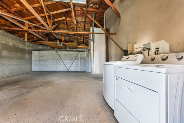 8975 Driftwood Dr, Riverside CA: https://media.crmls.org/medias/d341651b-c7ca-488f-819e-e860adb9a0d9.jpg