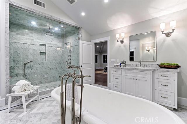 Giant master shower with rain shower head, handheld and steam