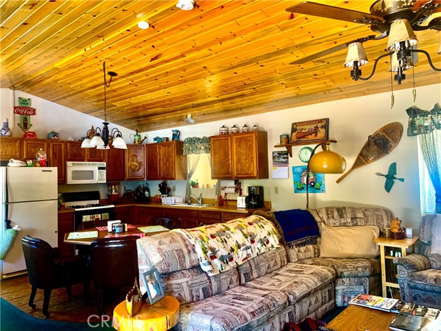 540 Yukon Road, Green Valley Lake CA: https://media.crmls.org/medias/d3424944-e4fe-45cb-af69-73b55e8ca608.jpg