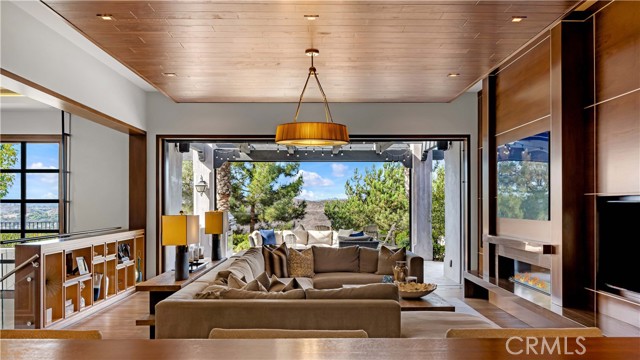 Image 2 of 69 For 2 Thomas Road