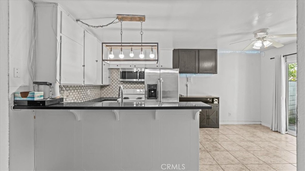 https://media.crmls.org/medias/d3434c50-b4af-4053-90c9-e7bdfaacab1f.jpg?preset=X-Large
