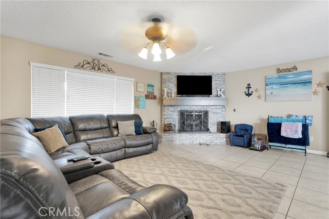 Detail Gallery Image 5 of 36 For 15358 Apple Valley Rd, Apple Valley,  CA 92307 - 3 Beds | 2/1 Baths