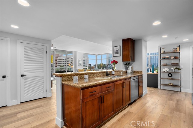 400 W Ocean Boulevard, Long Beach CA: https://media.crmls.org/medias/d343d3e6-eea6-4217-a402-ee764c6bb333.jpg