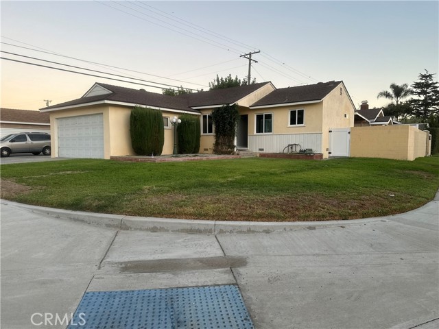 Detail Gallery Image 1 of 16 For 10402 Ives St, Bellflower,  CA 90706 - 3 Beds | 2 Baths