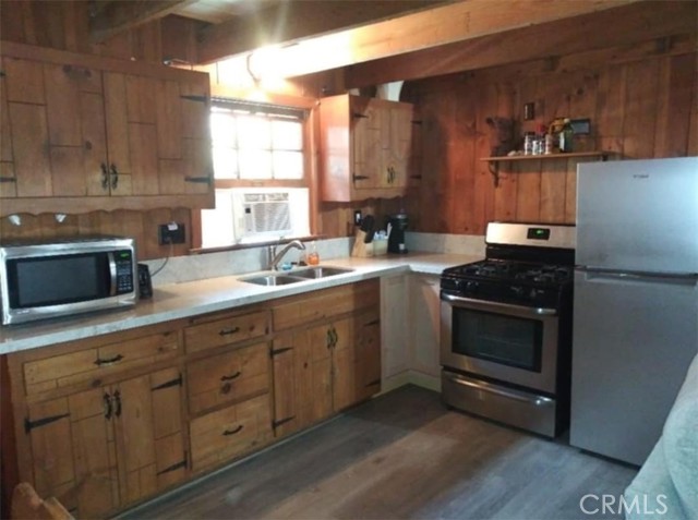 Detail Gallery Image 3 of 9 For 23844 Bowl Rd, Crestline,  CA 92325 - 2 Beds | 1 Baths