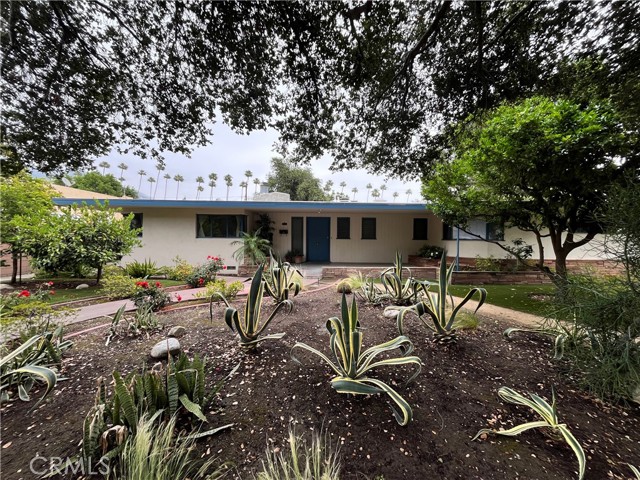 1124 N San Gabriel Avenue, Azusa CA: https://media.crmls.org/medias/d3464809-c175-4a59-92a2-7b6ab2310651.jpg