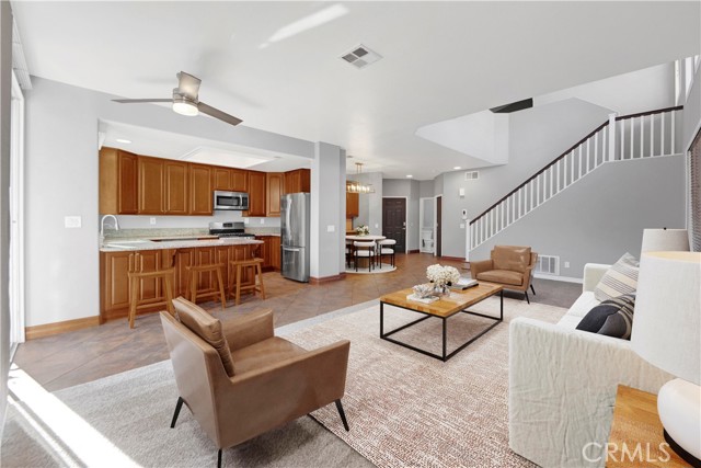 Detail Gallery Image 8 of 48 For 27626 Iris Pl, Castaic,  CA 91384 - 4 Beds | 2/1 Baths