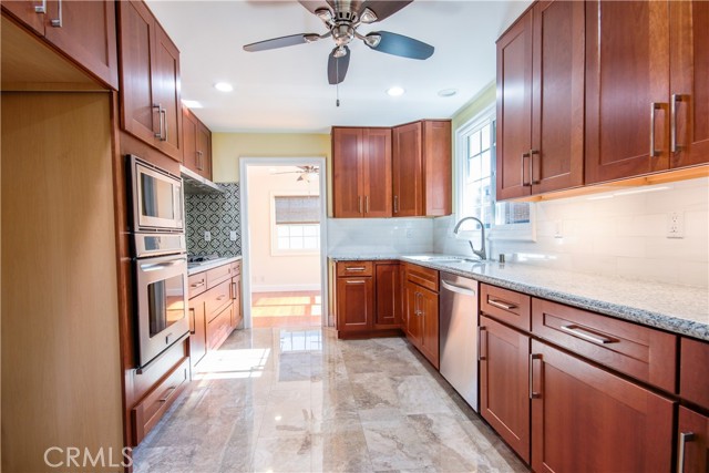 Detail Gallery Image 6 of 26 For 150 Orangewood Ln, Tustin,  CA 92780 - 3 Beds | 2 Baths