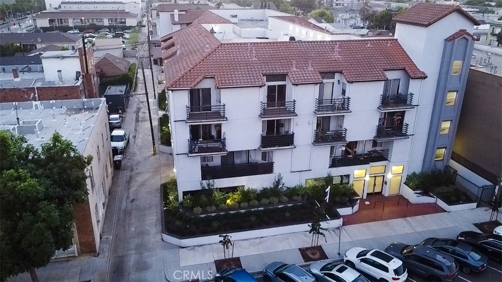 327 Chestnut Avenue #201