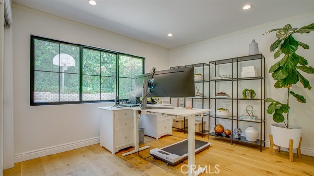22914 Gershwin Drive, Woodland Hills CA: https://media.crmls.org/medias/d349a56a-92b8-4b77-854f-20d248a9c508.jpg