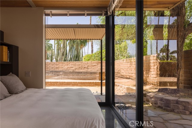1950 E Desert Palms Drive, Palm Springs CA: https://media.crmls.org/medias/d349c3e0-13b3-4c8b-b70a-9dc83a1a1346.jpg