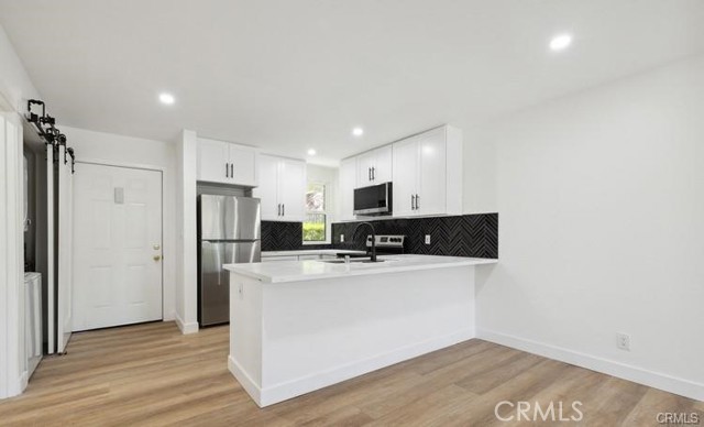 Detail Gallery Image 2 of 22 For 17000 Burbank Bld #214,  Encino,  CA 91316 - 1 Beds | 1 Baths