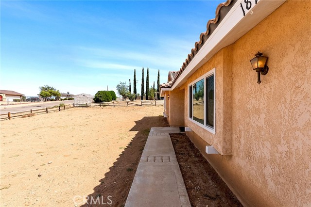18125 Hackberry Street, Hesperia CA: https://media.crmls.org/medias/d34aa0a7-0fd2-4943-871f-df157494d1c4.jpg