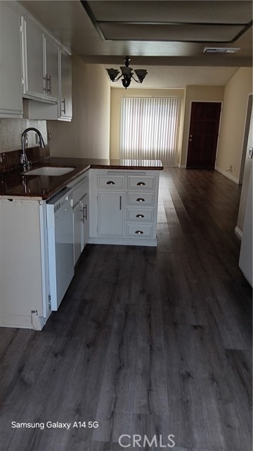 Detail Gallery Image 4 of 18 For 10415 Hayford St #B,  Bellflower,  CA 90706 - 2 Beds | 2 Baths