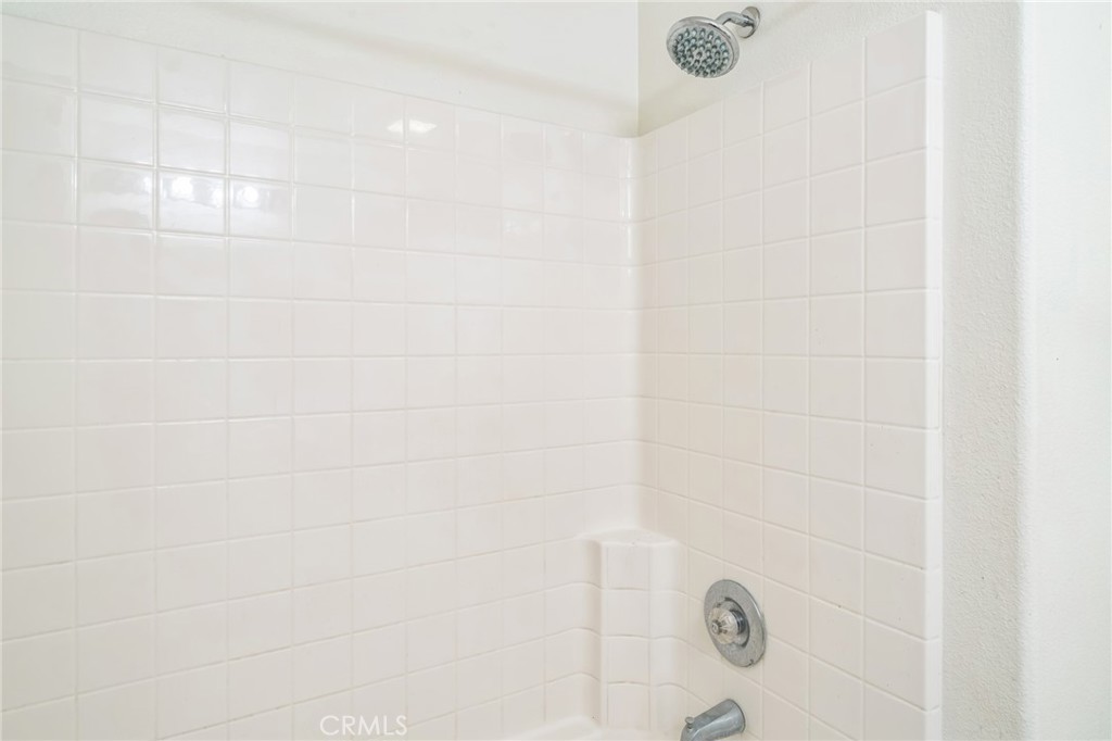 https://media.crmls.org/medias/d34b7f4b-25c5-4da6-8998-d11f39765d31.jpg?preset=X-Large