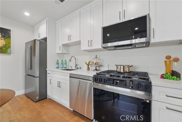 8142 Vantage Avenue, North Hollywood CA: https://media.crmls.org/medias/d34ba75b-6bd0-4d70-a3fa-9d82f59fdd76.jpg
