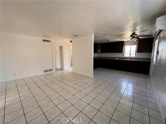 Detail Gallery Image 5 of 22 For 16248 Montgomery Ave, Fontana,  CA 92336 - 3 Beds | 1/1 Baths
