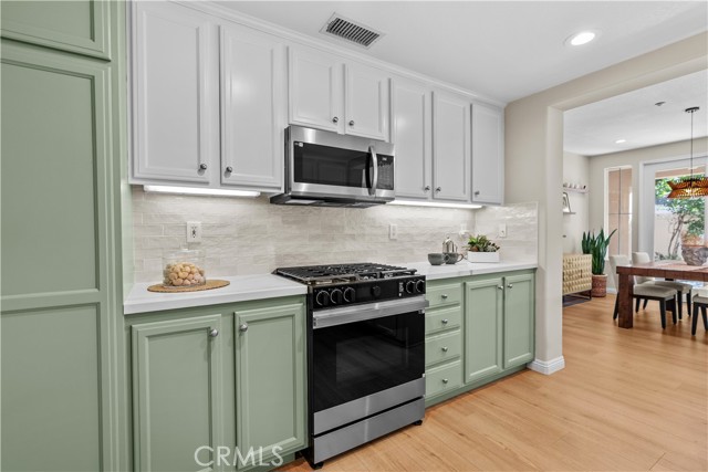 Detail Gallery Image 9 of 18 For 147 Lockford, Irvine,  CA 92602 - 2 Beds | 2 Baths