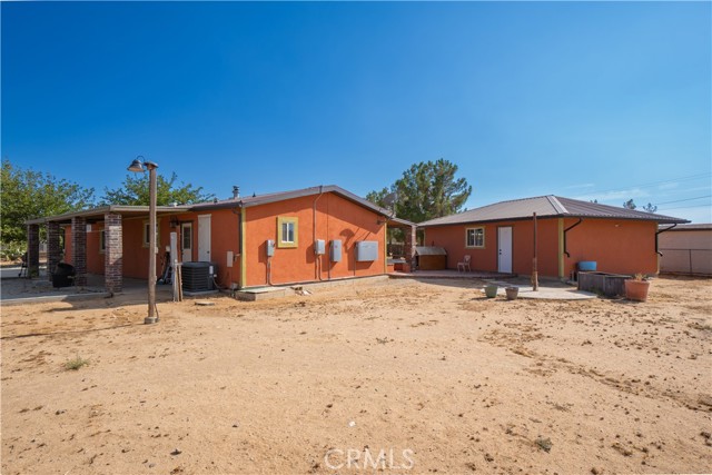 14221 Tumbleweed Road, Phelan CA: https://media.crmls.org/medias/d34ca75a-8399-4b63-9545-13ebb11d3593.jpg