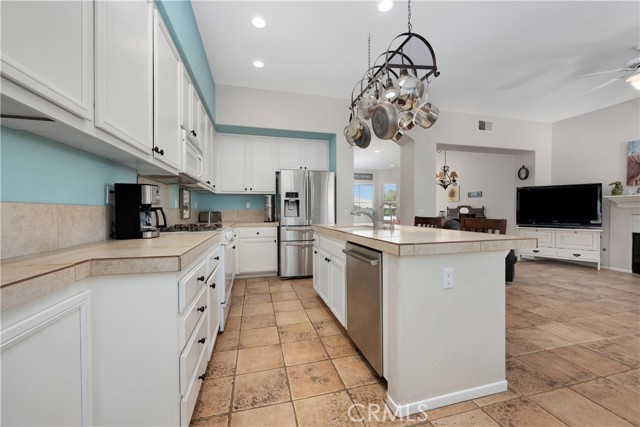 42708 Mountain Shadow Road, Murrieta CA: https://media.crmls.org/medias/d34cccbb-e7d8-4156-a1a2-7d610405385a.jpg