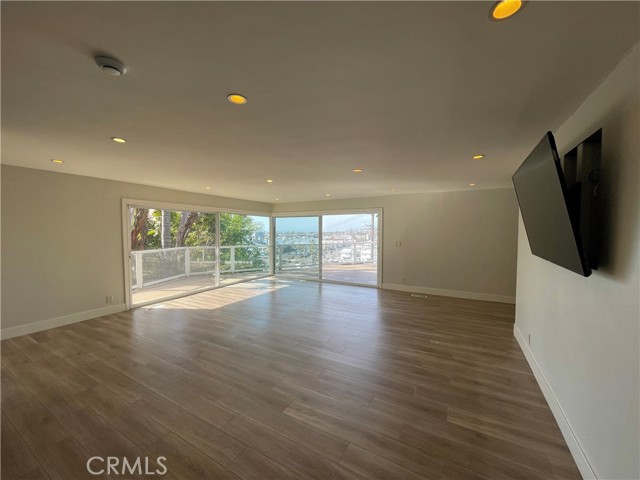 Detail Gallery Image 11 of 40 For 1911 Kings Rd, Newport Beach,  CA 92663 - 4 Beds | 3/1 Baths