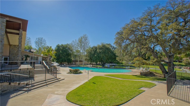 Detail Gallery Image 20 of 31 For 26741 Whispering Leaves Dr #B,  Newhall,  CA 91321 - 2 Beds | 2 Baths