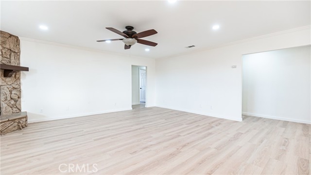 Detail Gallery Image 4 of 49 For 9515 Juniper, Apple Valley,  CA 92308 - 6 Beds | 4/1 Baths