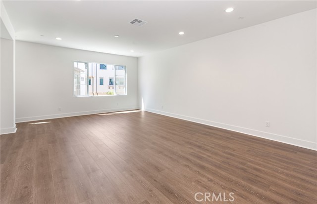 150 Bridle Drive, Burbank CA: https://media.crmls.org/medias/d34e8fda-03f0-4c20-be1f-32e2aff60574.jpg