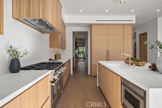 4453 Gentry Avenue, Studio City CA: https://media.crmls.org/medias/d34ebb36-0dbc-433f-a80e-b725df583c5e.jpg