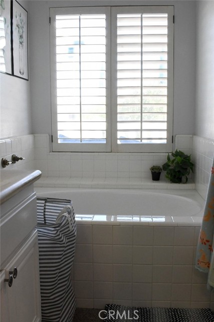 Detail Gallery Image 11 of 17 For 28338 Maxine, Saugus,  CA 91350 - 4 Beds | 3 Baths