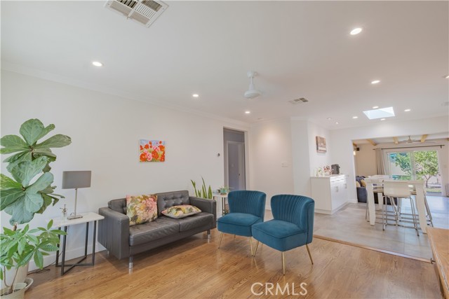 Detail Gallery Image 5 of 49 For 6641 Gerald Ave, Van Nuys,  CA 91406 - 4 Beds | 2 Baths