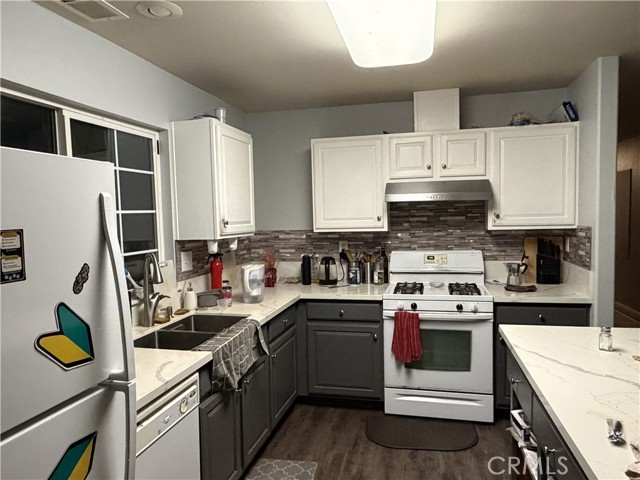 Detail Gallery Image 4 of 39 For 3758 Larkspur, Merced,  CA 95348 - 5 Beds | 3/1 Baths