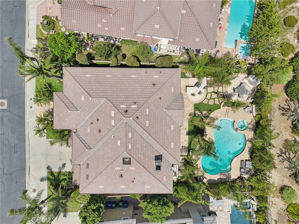 https://media.crmls.org/medias/d3509122-27ad-4de3-8bba-1d7648676c5b.jpg?preset=X-Large