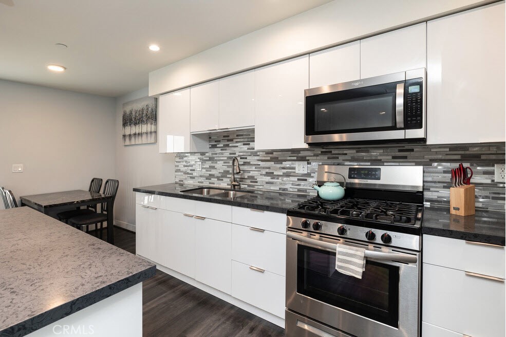 2651 S Hobart Boulevard #6